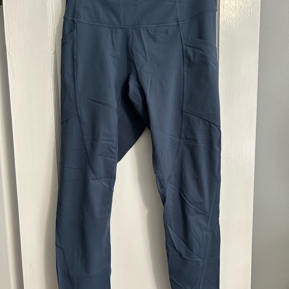 Everlane perform pocket legging in Atlantic - Picture 3 of 3